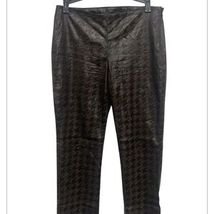 Guess Women's Black and Brown Houndstooth Capris